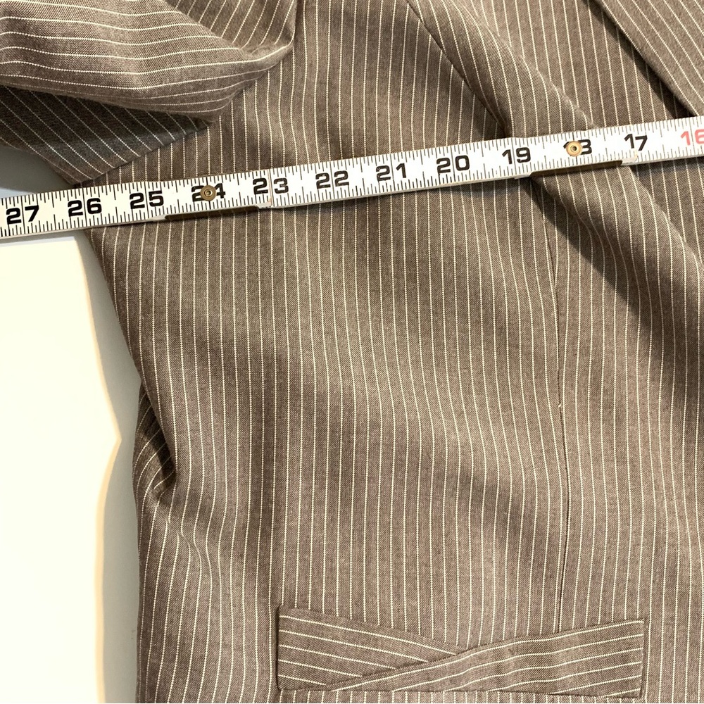 Tahari Brown Pinstripe Blazer Size 22W Two Button Notched Collar Professional - Picture 7 of 11